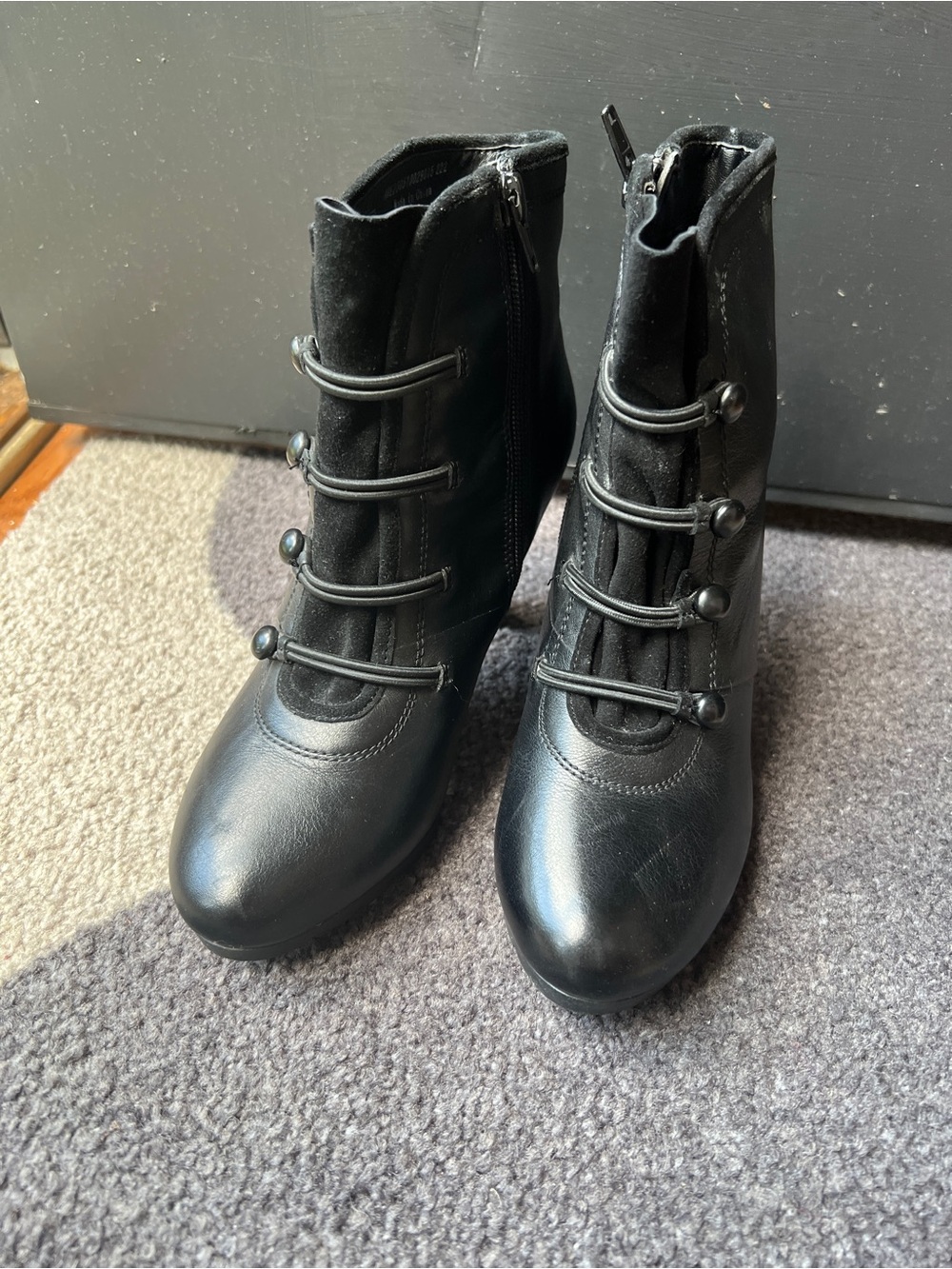AEROSOLES Black Button-Trim Ankle Booties